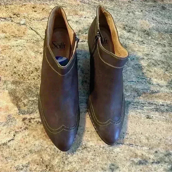 Sofft Brown Leather Wingtip Ankle Boots Size 8 Medium - Picture 3 of 13